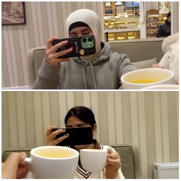 Tea and Phones in a Cafe
