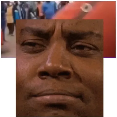 Skeptical Expression in Crowded Scene