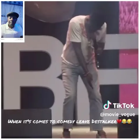 Performing on Stage with Pointing Gesture
