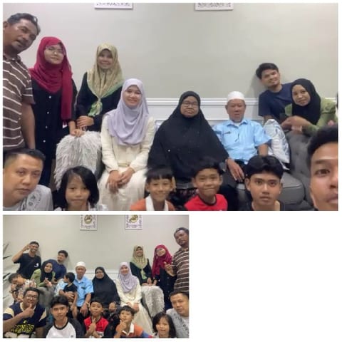 Family Group Photo in Relaxed Setting