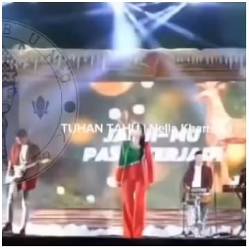 Musical Performance with Christmas Theme